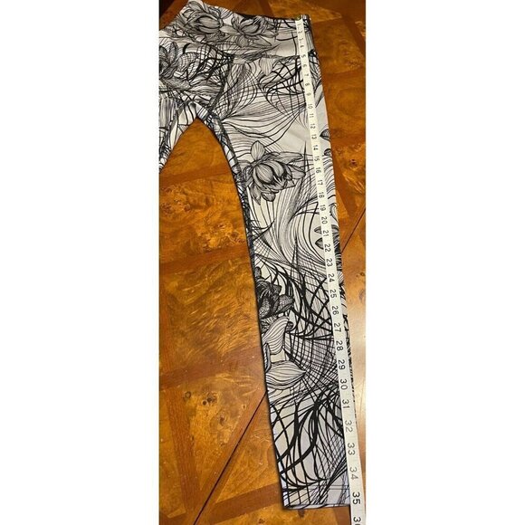 Beyond Yoga Gray Black Lotus Flip it Reverse it Womens Leggings High Rise Size S - Picture 8 of 8